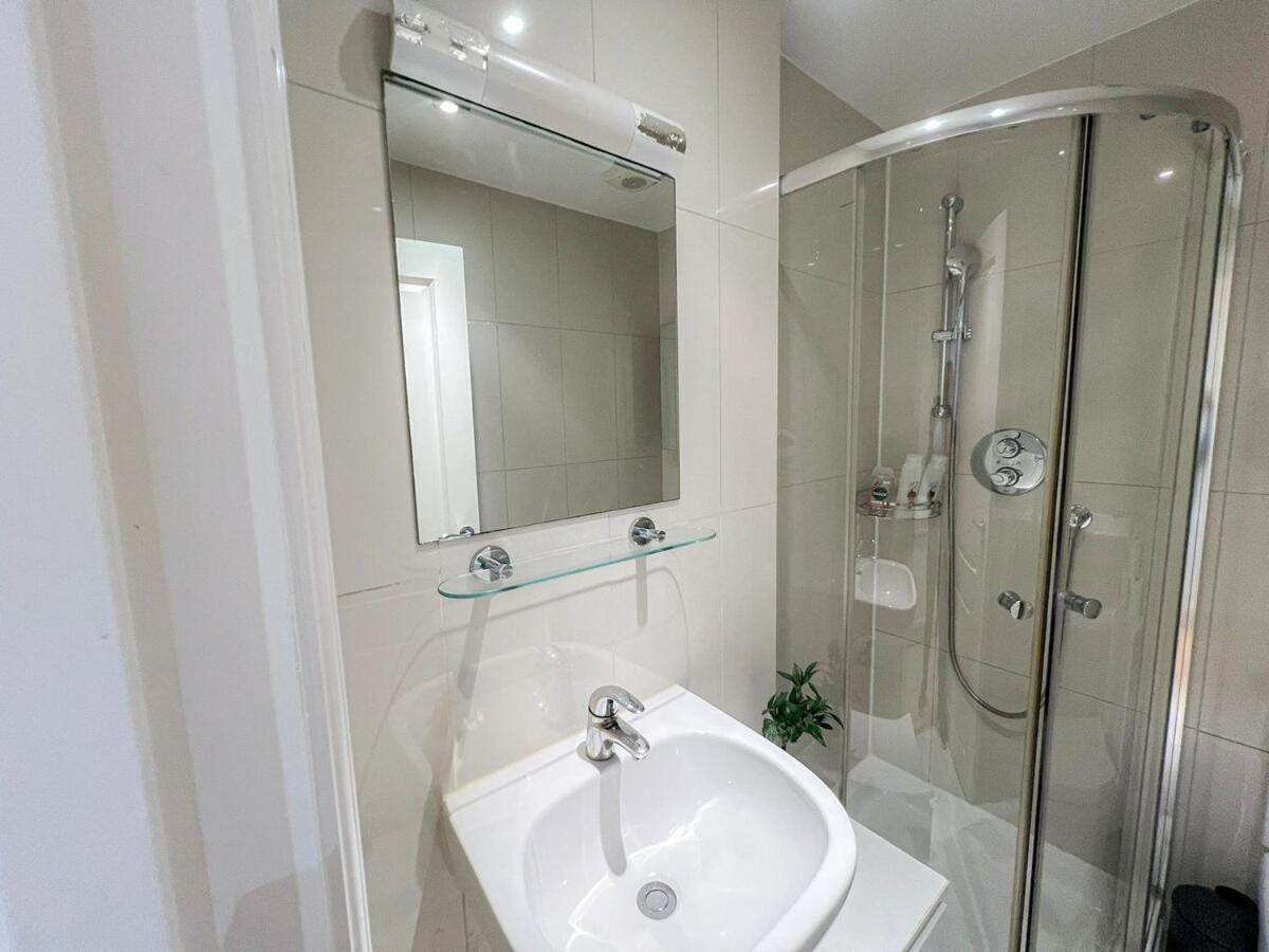 3 Bedroom Apartment With Private Terrace In Pimlico, Westminster, Victoria London Exterior photo
