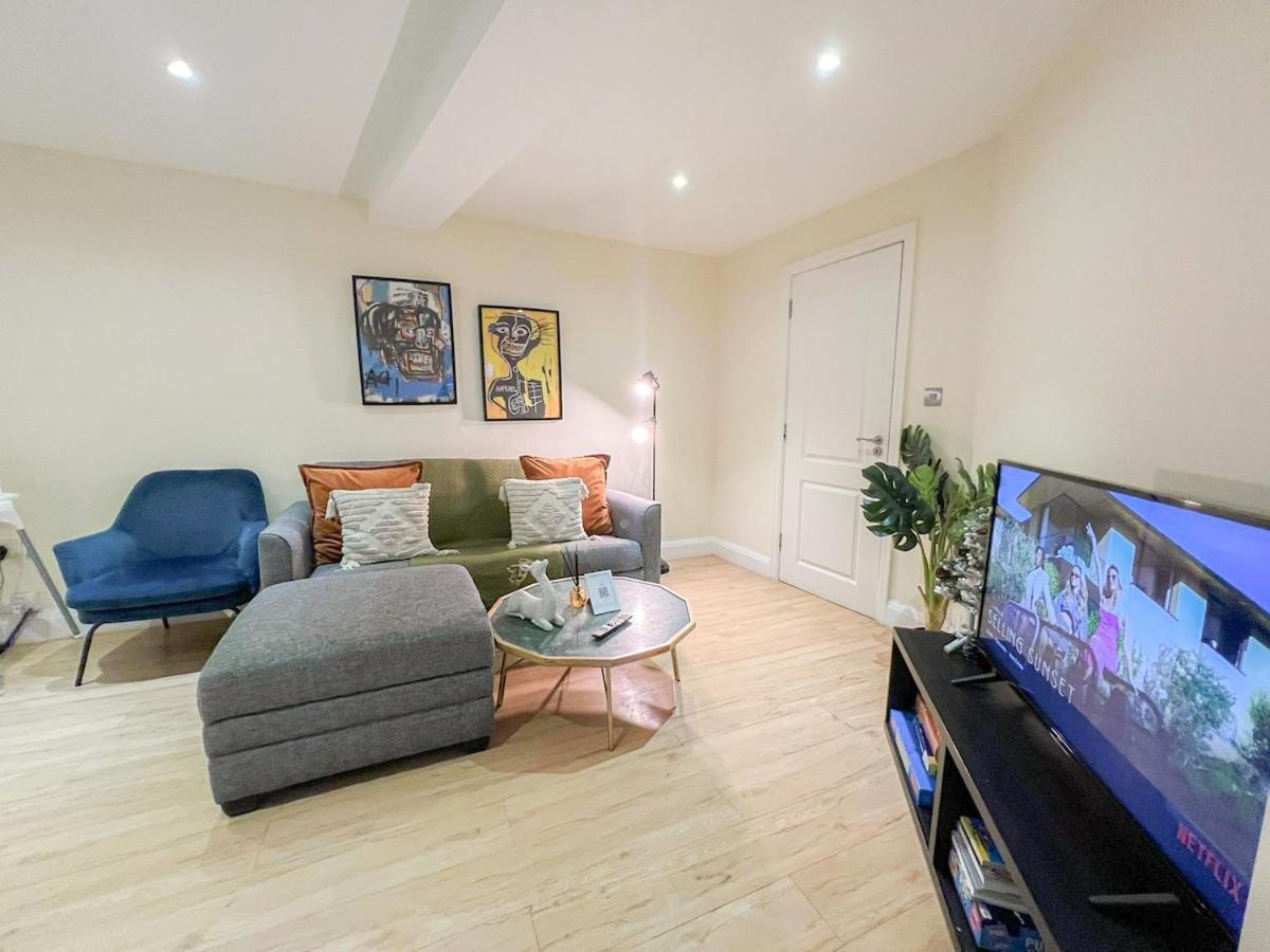 3 Bedroom Apartment With Private Terrace In Pimlico, Westminster, Victoria London Exterior photo